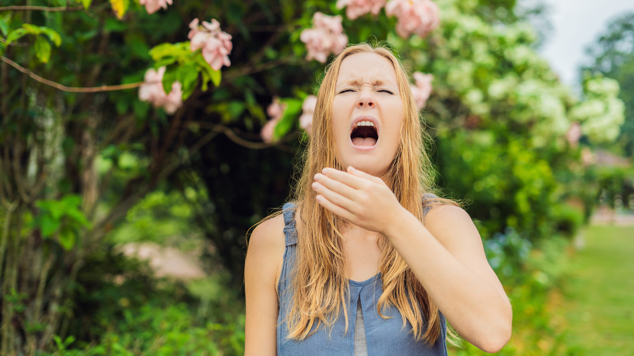 woman sneeze.jpg