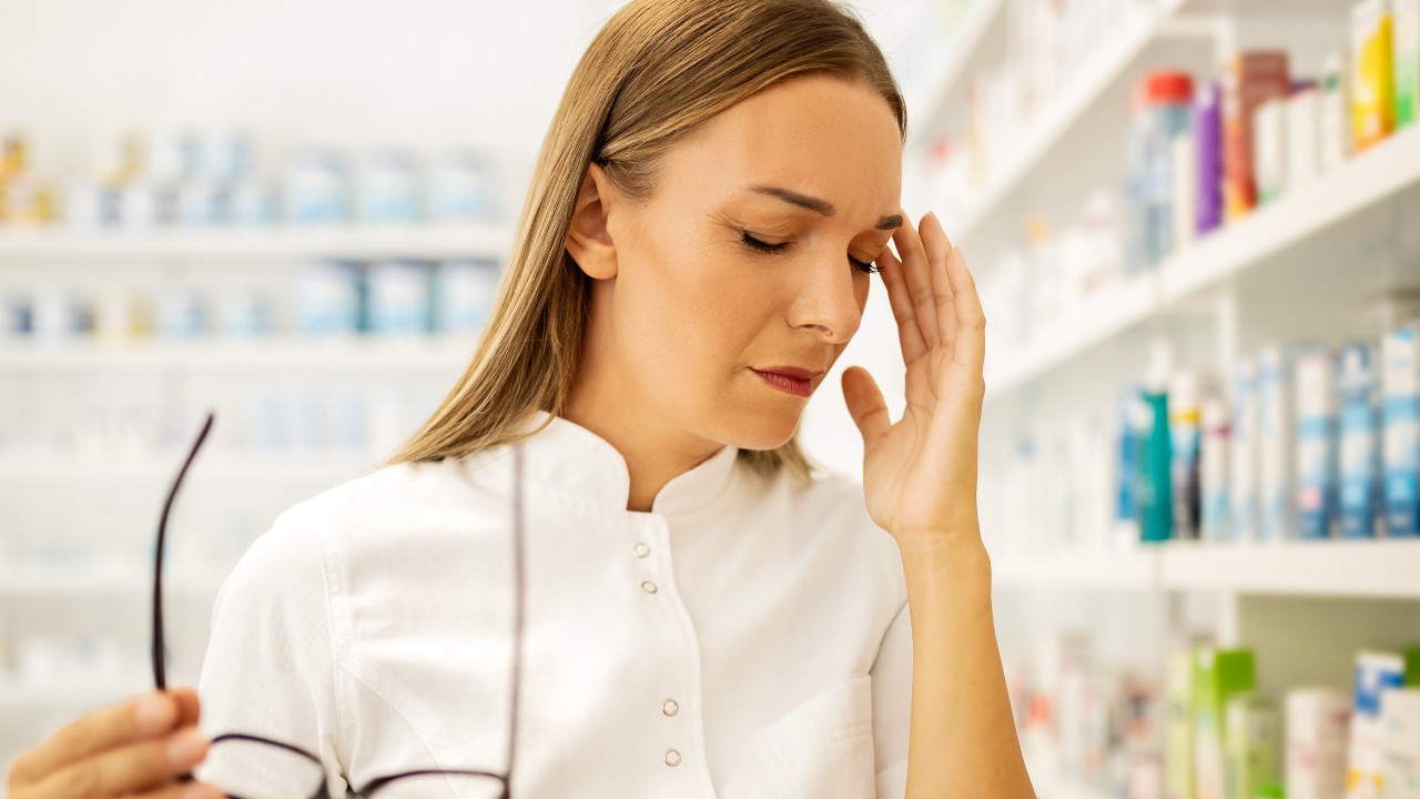 pharmacist-stressed-new-1280